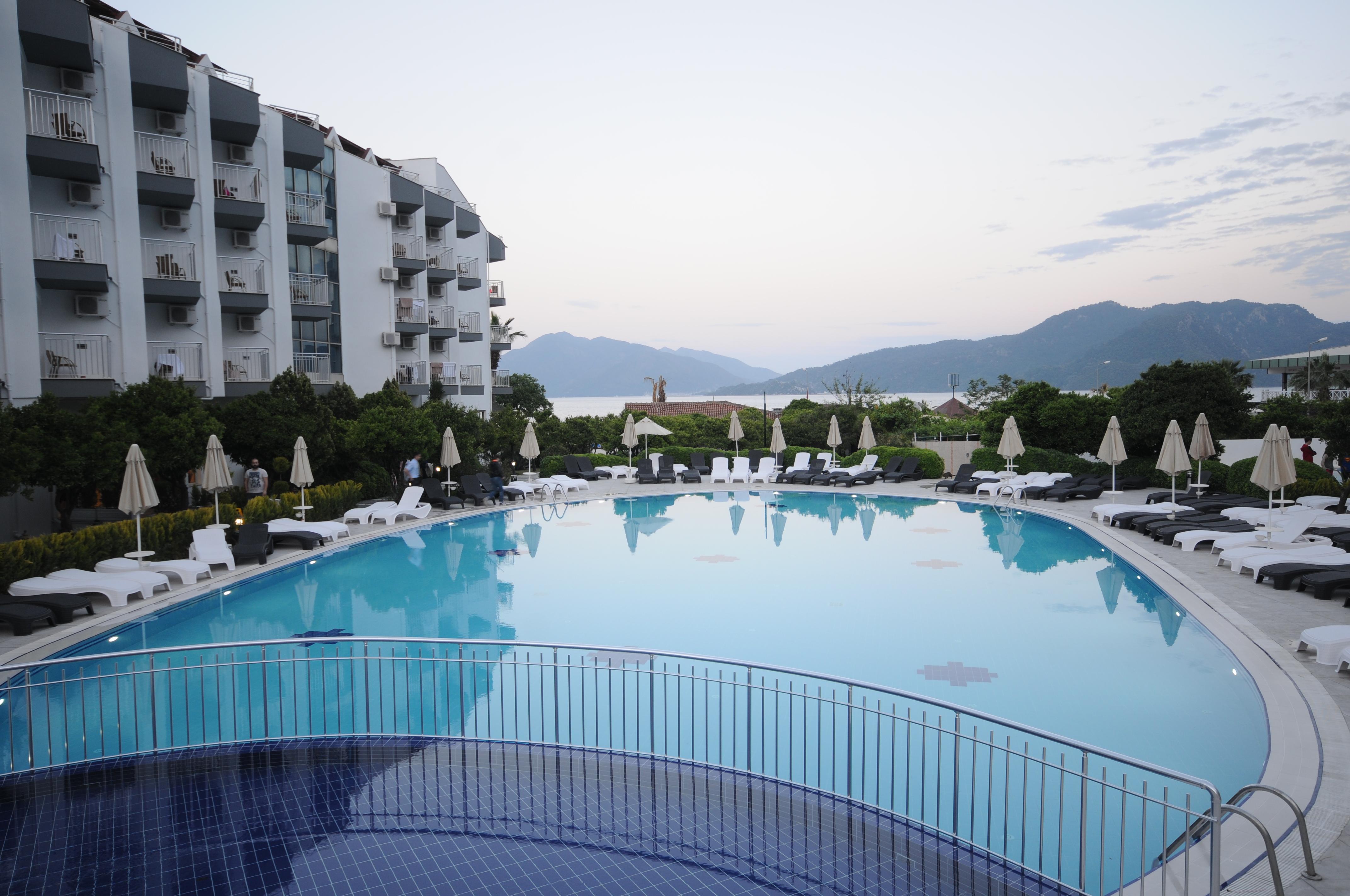 Luna Beach Deluxe Hotel 马尔马里斯 外观 照片
