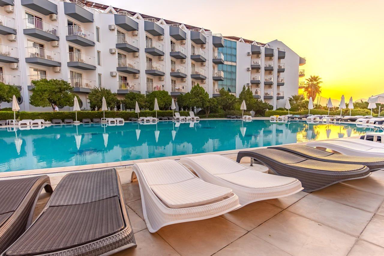 Luna Beach Deluxe Hotel 马尔马里斯 外观 照片