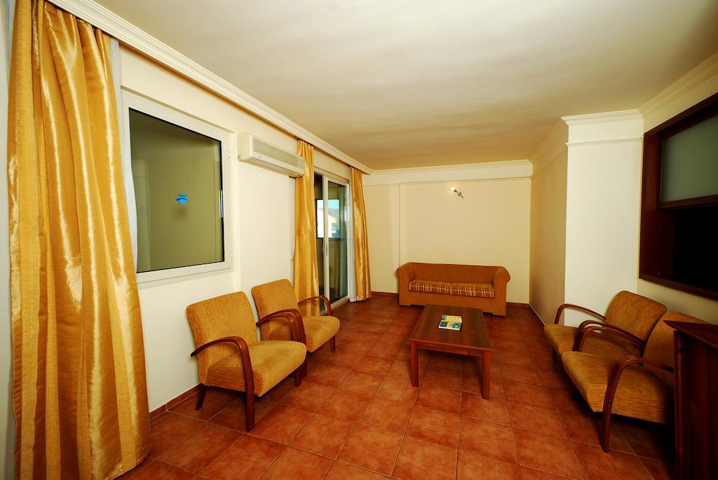 Luna Beach Deluxe Hotel 马尔马里斯 客房 照片