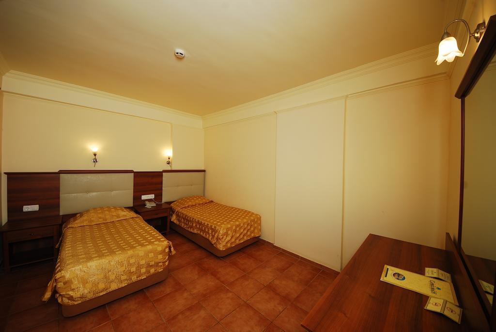 Luna Beach Deluxe Hotel 马尔马里斯 客房 照片