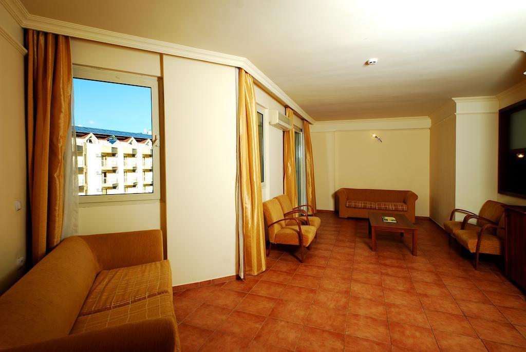 Luna Beach Deluxe Hotel 马尔马里斯 客房 照片
