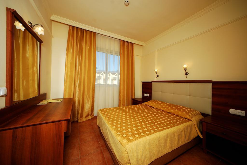 Luna Beach Deluxe Hotel 马尔马里斯 客房 照片