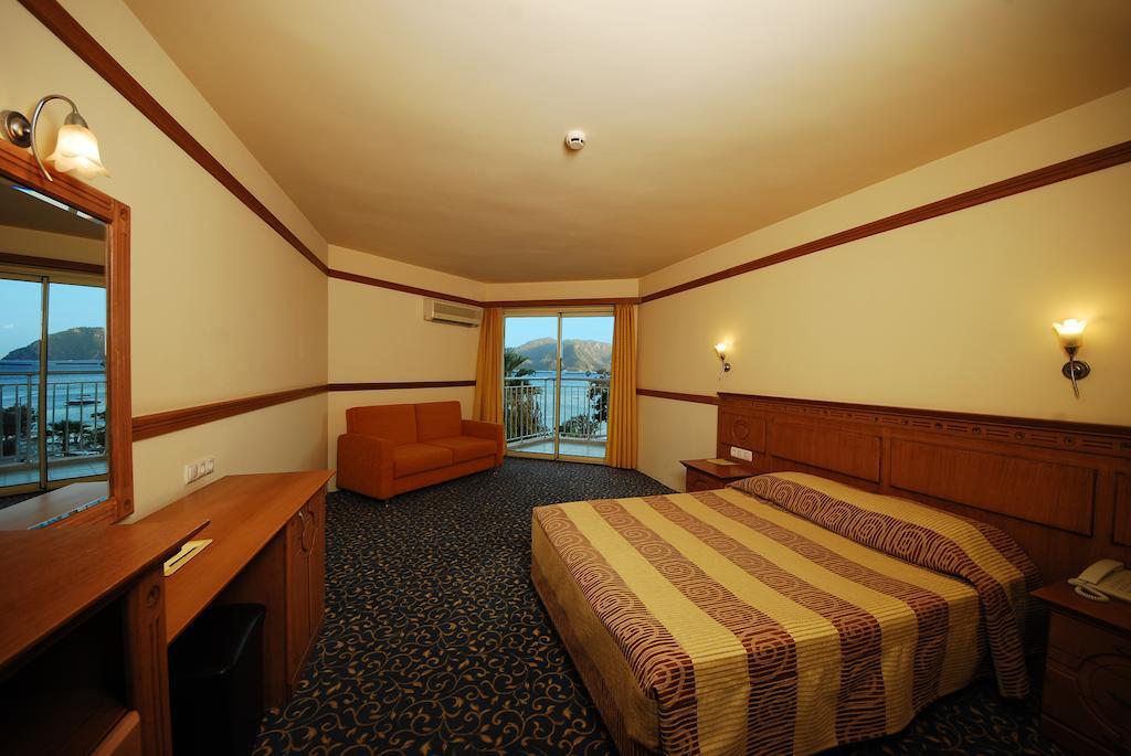 Luna Beach Deluxe Hotel 马尔马里斯 客房 照片